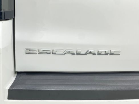 Used 2017 Cadillac Escalade ESV Luxury image 43