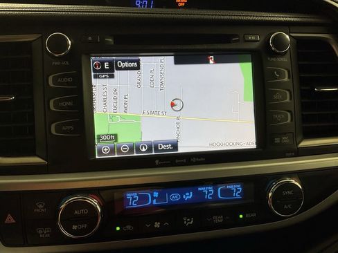 Used 2017 Toyota Highlander SE AWD/4WD image 6