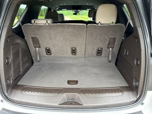 Used 2024 Chevrolet Tahoe LS RWD image 9