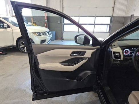 Certified 2025 Nissan Rogue SL AWD/4WD image 10