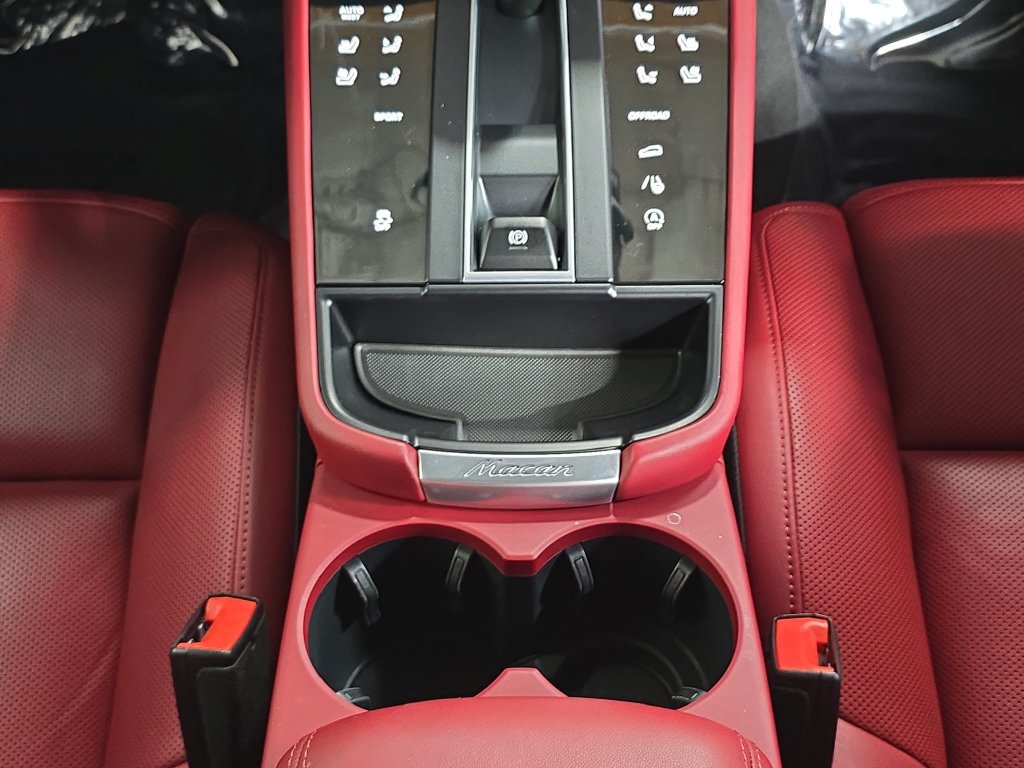 Certified 2026 Porsche Macan AWD/4WD image 20