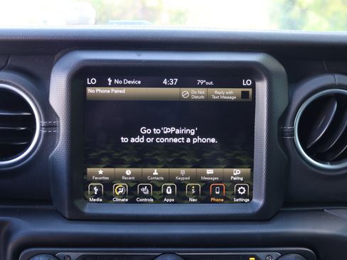 Used 2022 Jeep Wrangler Unlimited Sahara w/ Cold Weather Group AWD/4WD image 27