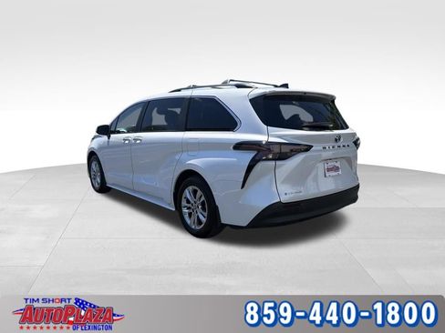 Used 2025 Toyota Sienna XLE w/ XLE Plus Package AWD/4WD image 4