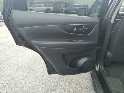 Used 2019 Nissan Rogue S FWD image 25