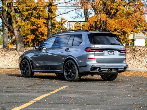 Used 2026 BMW X7 xDrive40i w/ Executive Package image 3