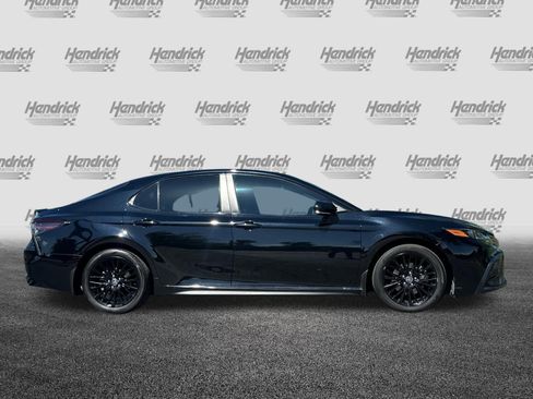 Used 2022 Toyota Camry SE image 3