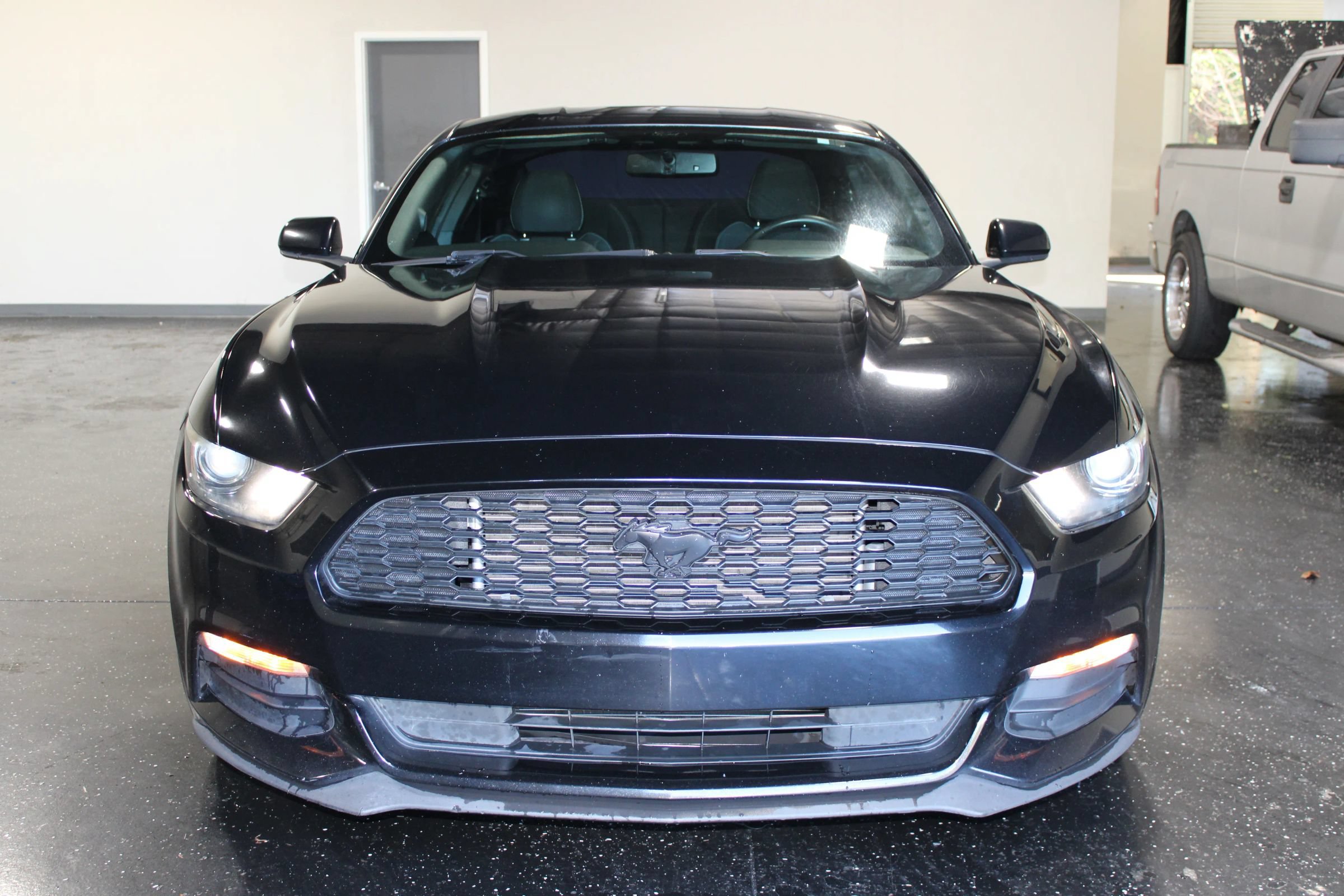 Used 2016 Ford Mustang Coupe RWD image 9