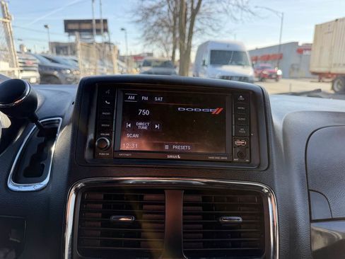 Used 2019 Dodge Grand Caravan SXT image 31