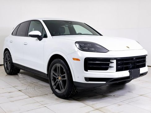 Used 2025 Porsche Cayenne image 27