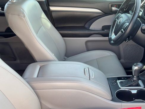 Certified 2019 Toyota Highlander XLE image 13