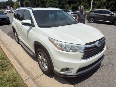 Used 2016 Toyota Highlander Limited w/ Driver Technology Package FWD image 5
