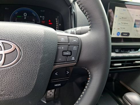 Used 2025 Toyota Camry SE FWD image 21
