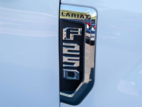 Used 2019 Ford F250 Lariat w/ Lariat Ultimate Package AWD/4WD image 37