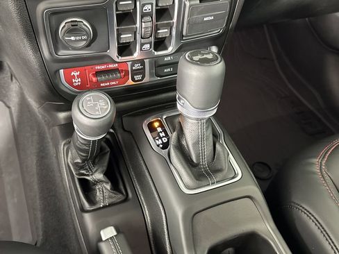 Used 2025 Jeep Wrangler Unlimited Rubicon image 30