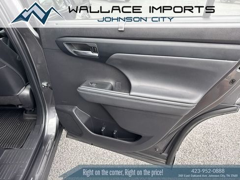 Used 2022 Toyota Highlander XSE FWD image 39