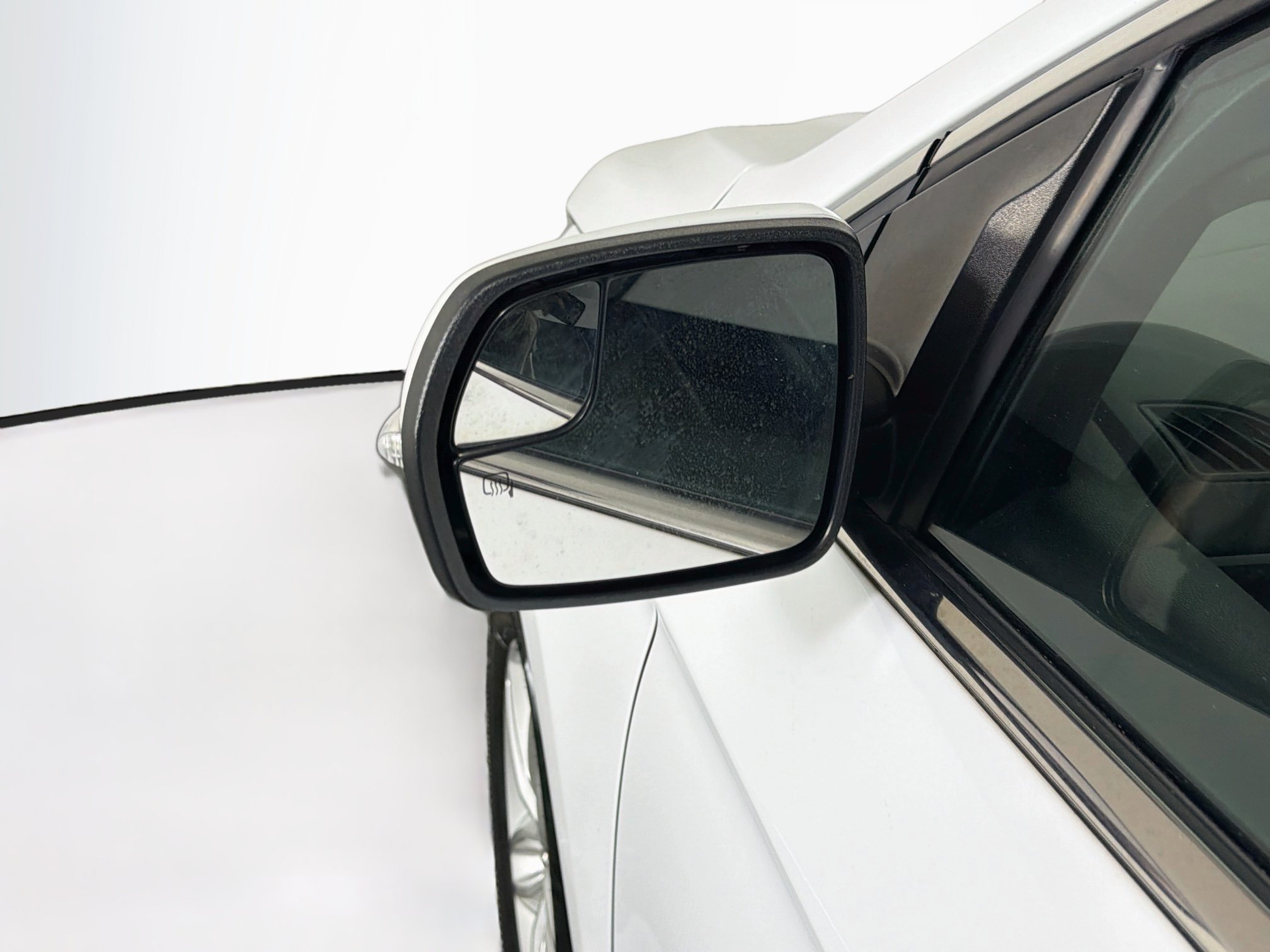 Used 2018 Ford Edge SEL w/ Equipment Group 201A FWD image 16