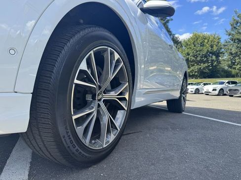 Used 2024 Audi Q8 Premium Plus image 12