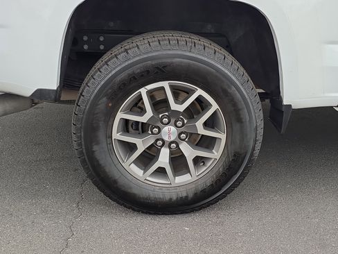 Used 2018 GMC Canyon All Terrain w/ Trailering Package AWD/4WD image 8