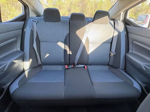 Used 2025 Nissan Versa SV image 34