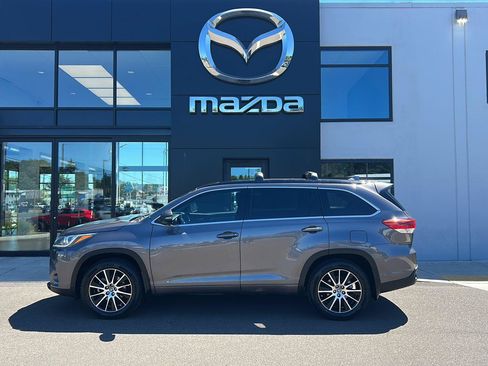 Used 2018 Toyota Highlander SE AWD/4WD image 21