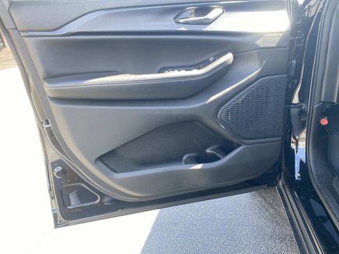 Used 2023 Jeep Grand Cherokee L Laredo image 20