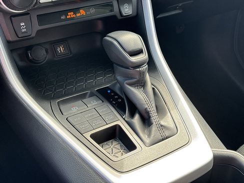 Used 2024 Toyota RAV4 LE image 29