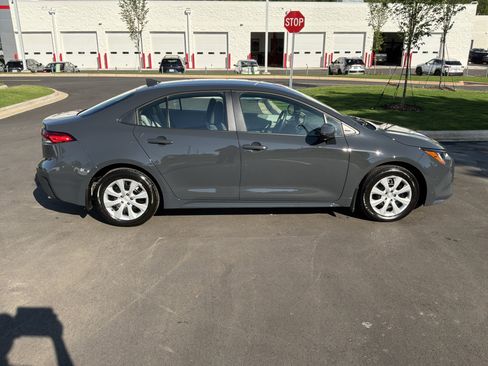 Used 2025 Toyota Corolla LE FWD image 11