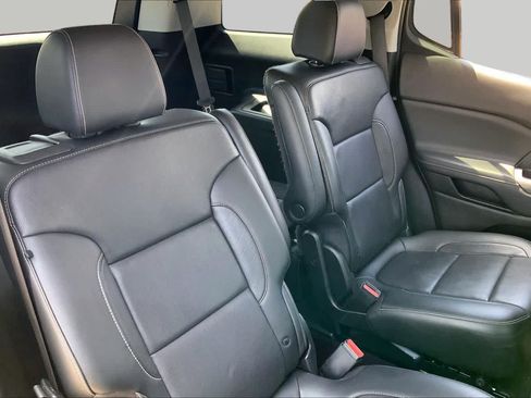 Used 2020 GMC Acadia SLT w/ Driver Alert Package II FWD image 19