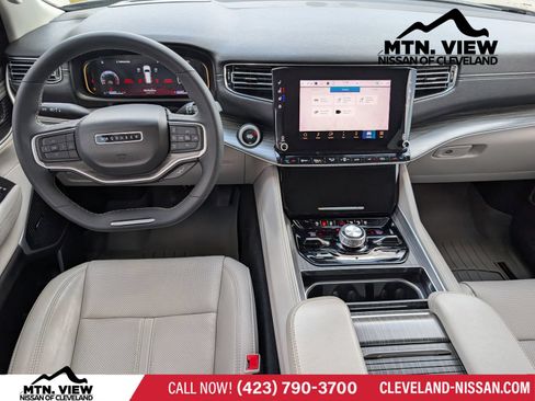 Used 2023 Jeep Wagoneer Series III w/ Convenience Group I AWD/4WD image 10