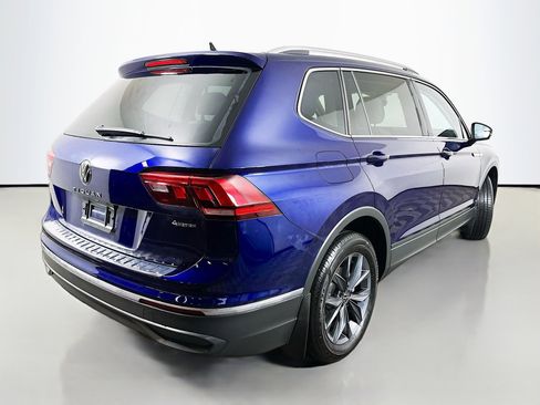 Used 2022 Volkswagen Tiguan SE w/ Panoramic Sunroof Package image 7