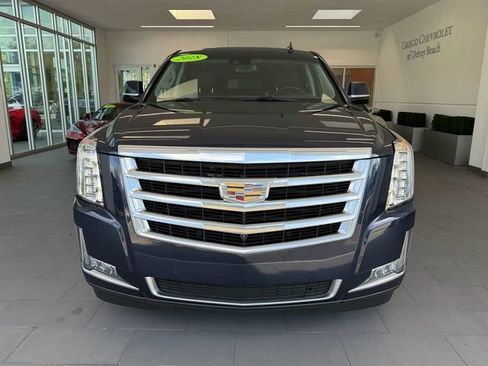 Used 2018 Cadillac Escalade ESV Luxury RWD image 2