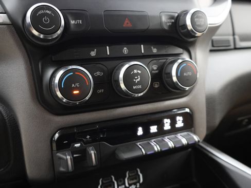 Used 2022 RAM 2500 Big Horn w/ Level C Equiment Group AWD/4WD image 46