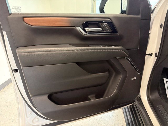 Used 2025 GMC Yukon Denali w/ Sun & Power Step Package AWD/4WD image 49