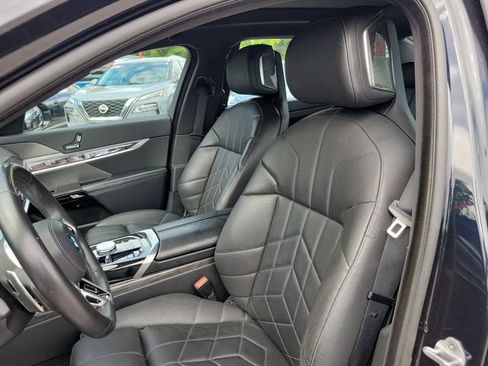 Used 2025 BMW 740i RWD image 19