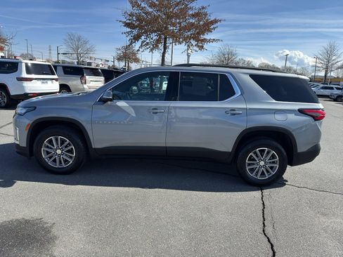 Used 2023 Chevrolet Traverse LT image 4