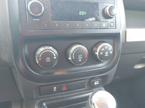 Used 2014 Jeep Compass Sport FWD image 22