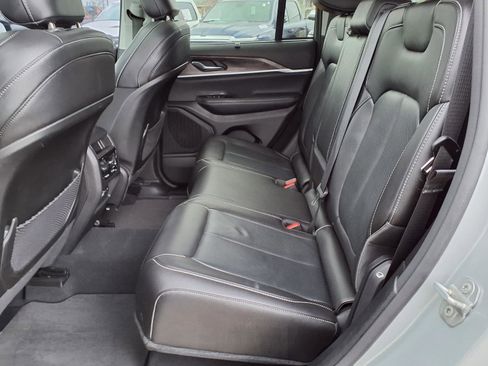 Used 2023 Jeep Grand Cherokee Limited w/ Luxury Tech Group II image 19