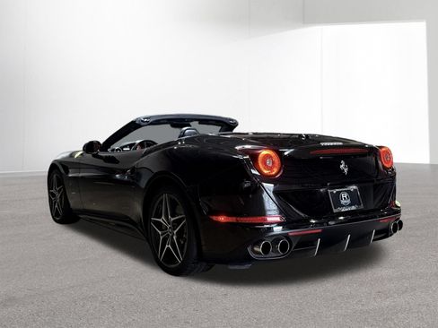 Used 2015 Ferrari California T RWD image 26