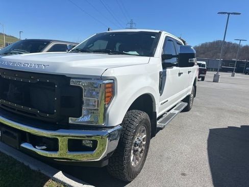Used 2019 Ford F250 XLT w/ XLT Premium Package image 10