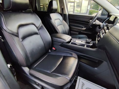 Used 2024 Nissan Pathfinder SL AWD/4WD image 15
