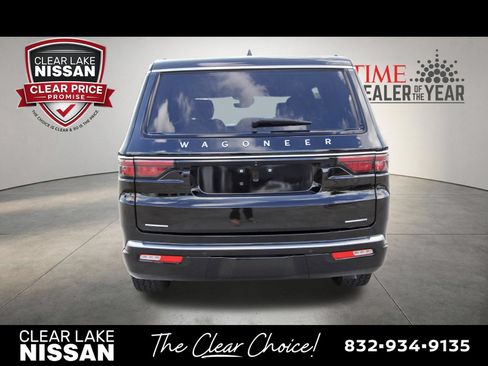 Used 2023 Jeep Wagoneer Series III w/ Preferred Equipment Group AWD/4WD image 6