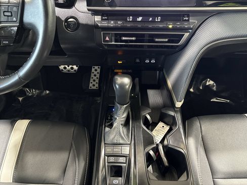 Used 2025 Toyota Camry SE FWD image 21