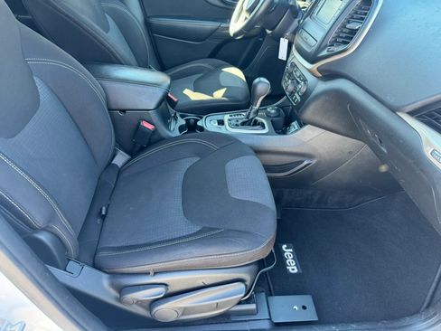 Used 2015 Jeep Cherokee Latitude w/ Trailer Tow Group AWD/4WD image 40