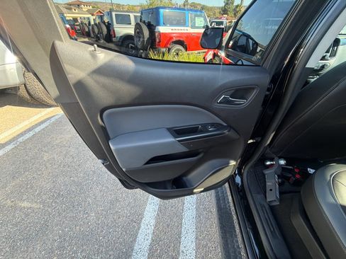 Used 2017 Chevrolet Colorado Z71 AWD/4WD image 30