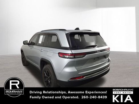 Used 2022 Jeep Grand Cherokee Limited image 9