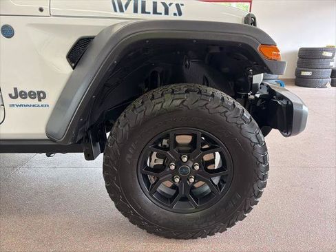 Used 2024 Jeep Wrangler Unlimited AWD/4WD image 29