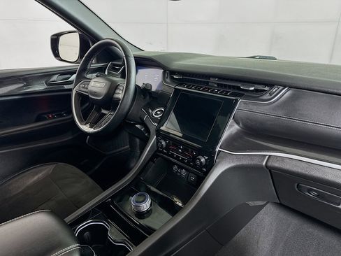 Used 2022 Jeep Grand Cherokee Altitude image 27