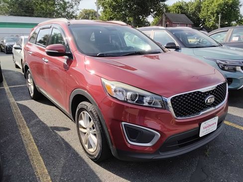Used 2017 Kia Sorento FWD w/ LX Convenience Package image 2