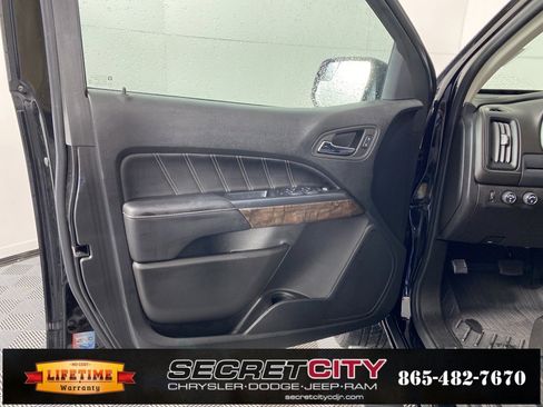 Used 2022 GMC Canyon Denali image 11