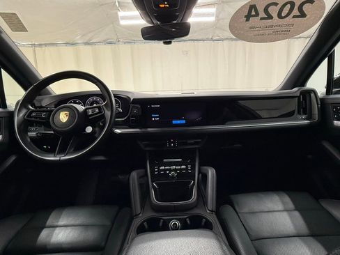 Certified 2024 Porsche Cayenne AWD/4WD image 18